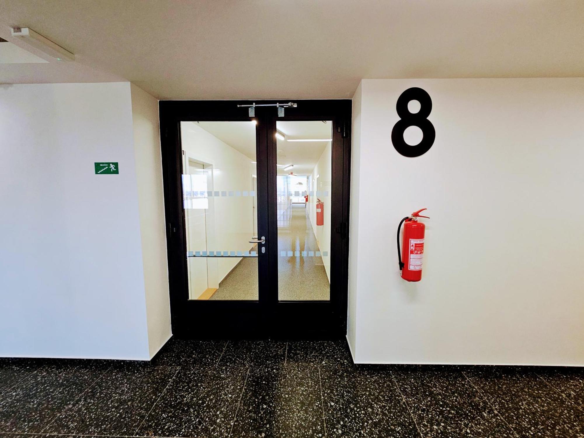 Live-inn Hotel-style 5 Apartments, 20 Mins To Centre, Gym, Reception, Free Parking, Lift, Roof Terrace & Game Prague