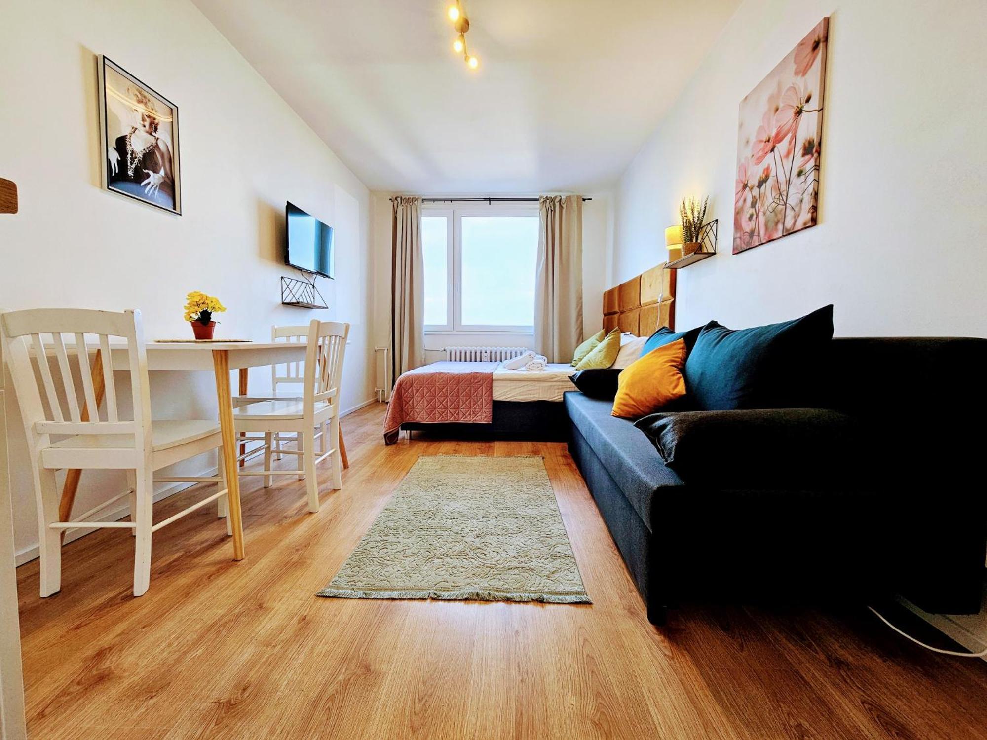 Live-inn Hotel-style 5 Apartments, 20 Mins To Centre, Gym, Reception, Free Parking, Lift, Roof Terrace & Game