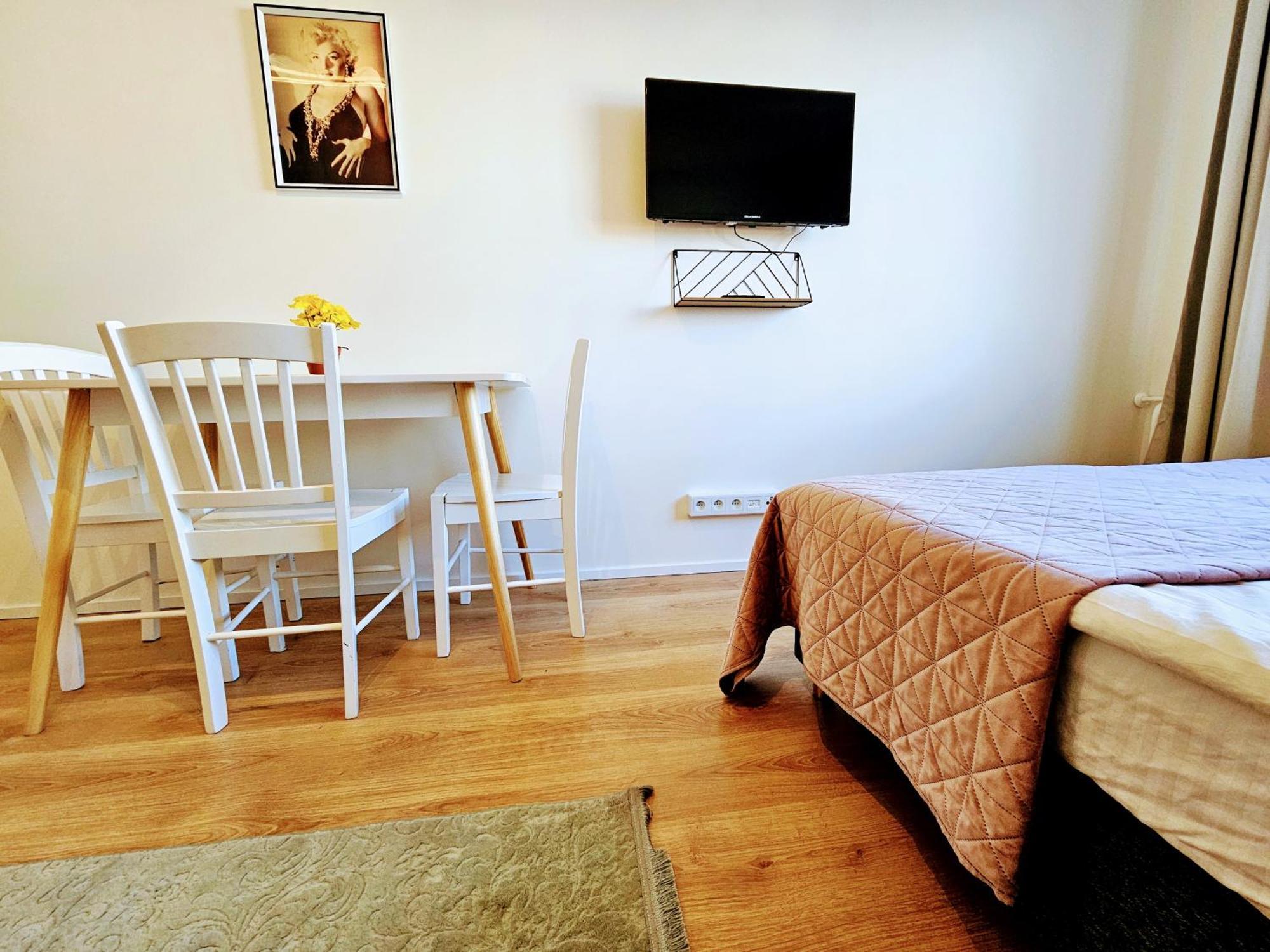 Live-inn Hotel-style 5 Apartments, 20 Mins To Centre, Gym, Reception, Free Parking, Lift, Roof Terrace & Game Appartement