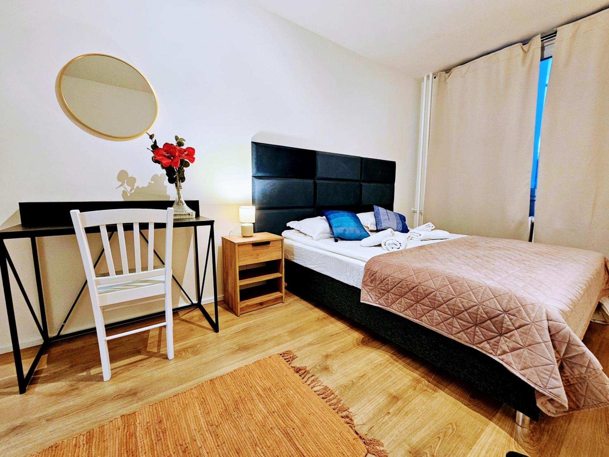 Live-inn Hotel-style 5 Apartments, 20 Mins To Centre, Gym, Reception, Free Parking, Lift, Roof Terrace & Game Appartement *