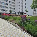 Live-Inn Prague Hotel-Style 5 Apartments, 20 Mins To Centre, Gym, Reception, Free Parking, Lift, Roof Terrace & Game Room