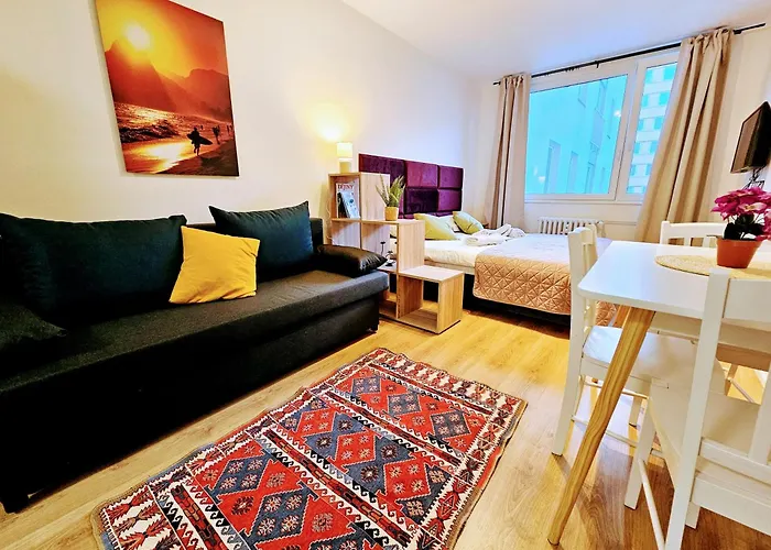 Live-Inn Prague Hotel-Style 5 Apartments, 20 Mins To Centre, Gym, Reception, Free Parking, Lift, Roof Terrace & Game Room