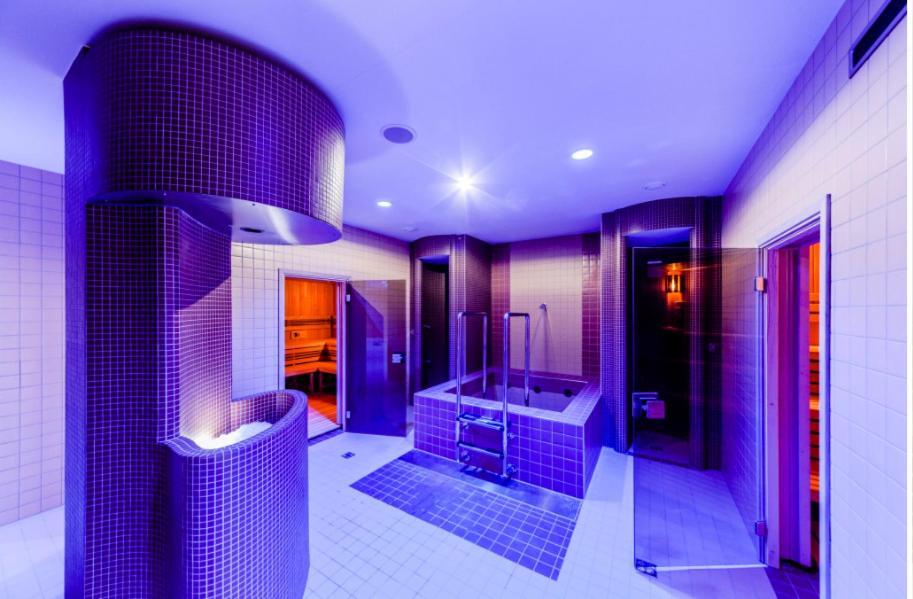 Live-inn Hotel-style 5 Apartments, 20 Mins To Centre, Gym, Reception, Free Parking, Lift, Roof Terrace & Game Apartmán *