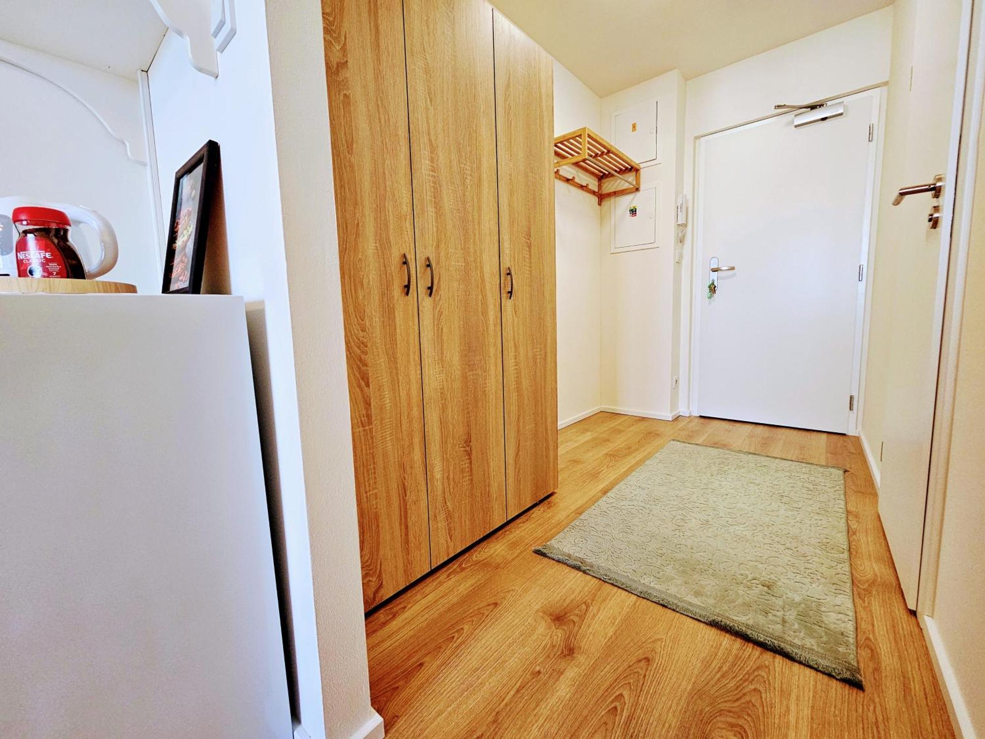 Live-inn Hotel-style 5 Apartments, 20 Mins To Centre, Gym, Reception, Free Parking, Lift, Roof Terrace & Game Praha