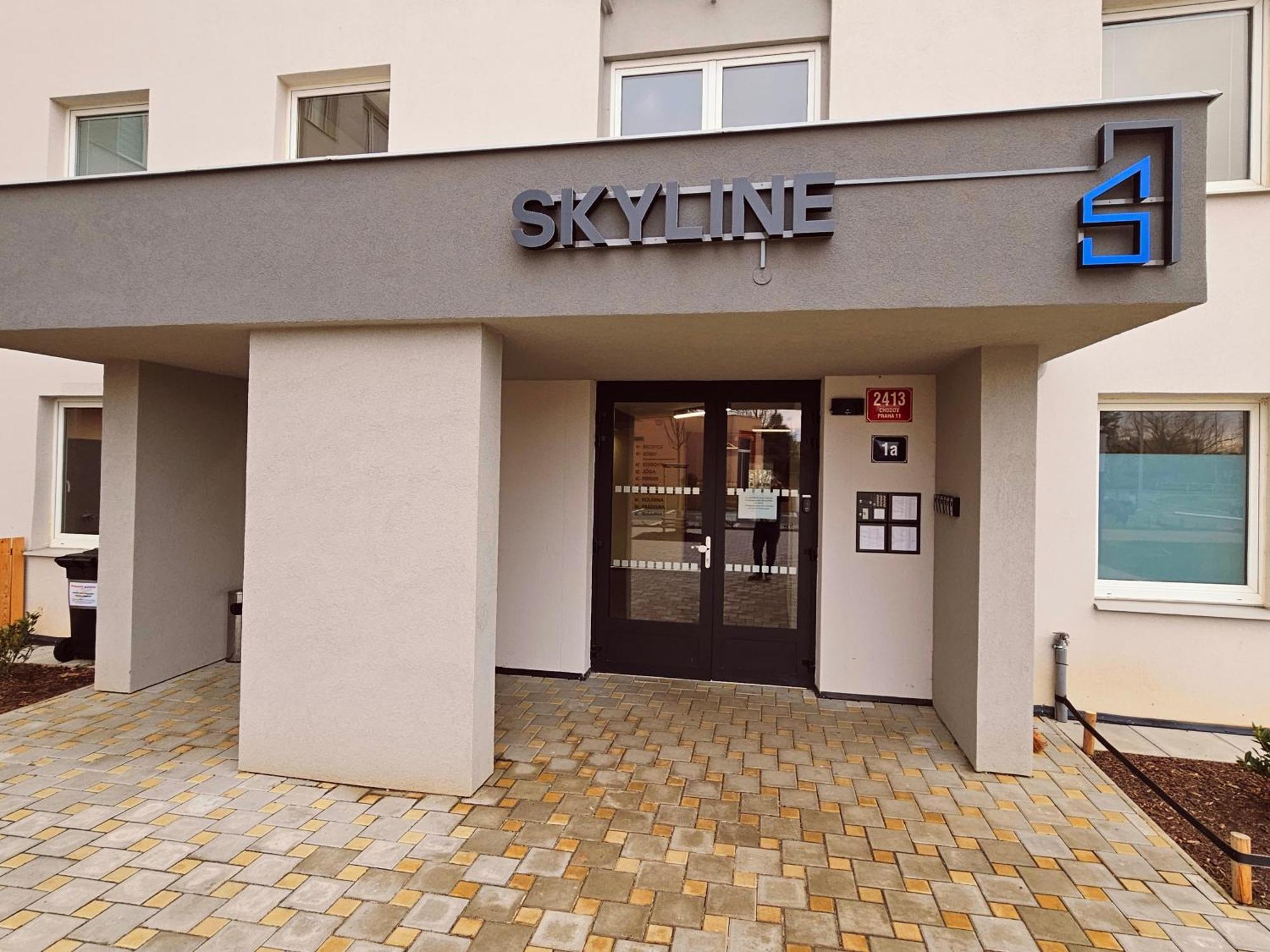 Live-inn Hotel-style 5 Apartments, 20 Mins To Centre, Gym, Reception, Free Parking, Lift, Roof Terrace & Game