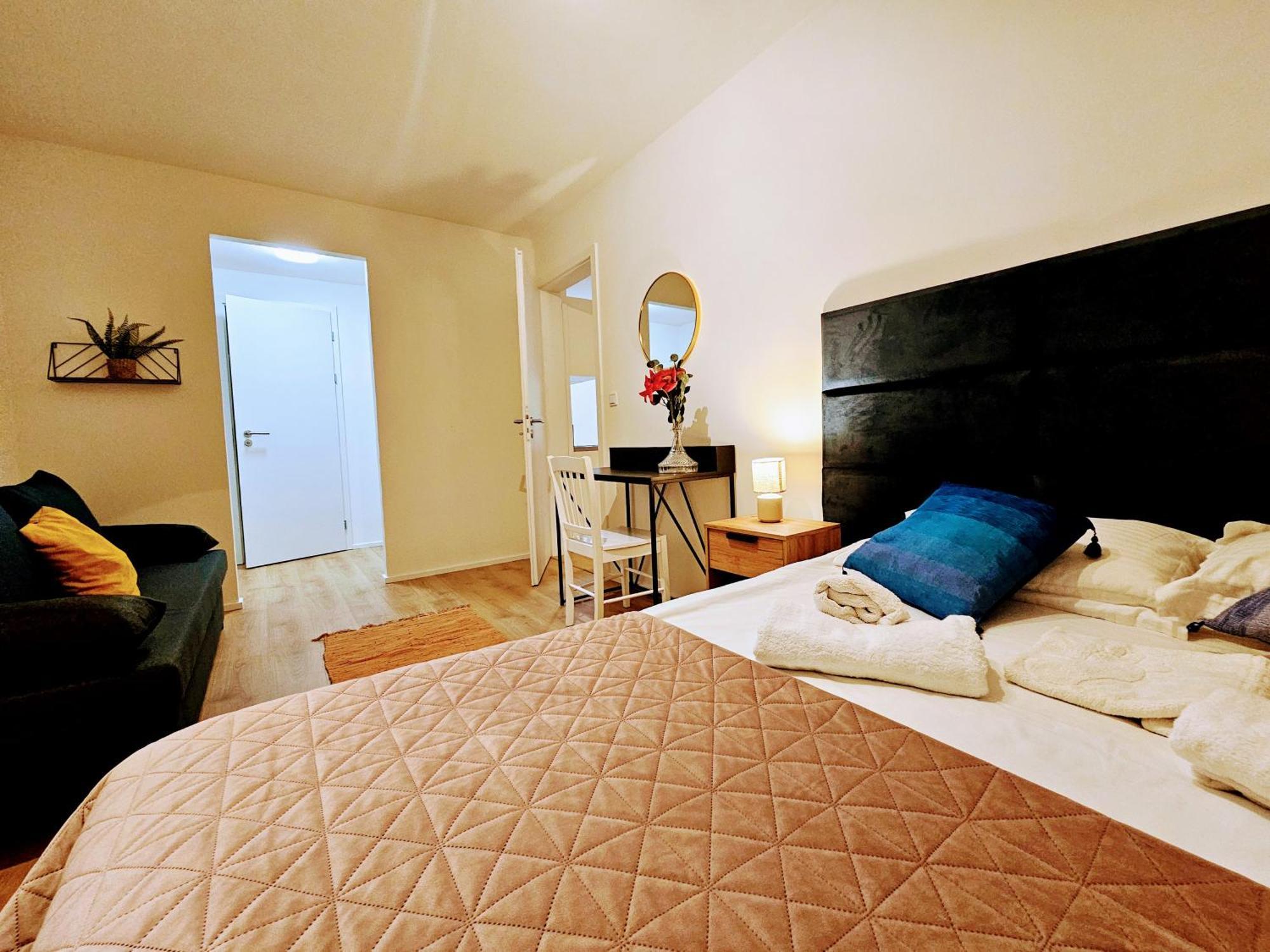 Live-inn Hotel-style 5 Apartments, 20 Mins To Centre, Gym, Reception, Free Parking, Lift, Roof Terrace & Game Praha