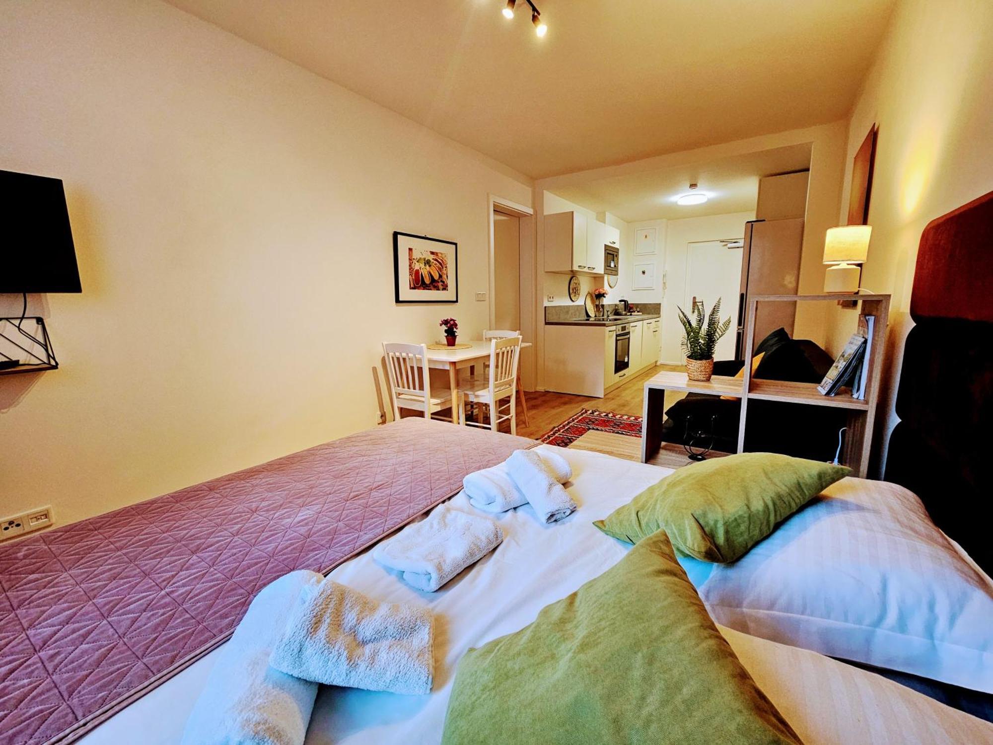 Apartmán Live-inn Hotel-style 5 Apartments, 20 Mins To Centre, Gym, Reception, Free Parking, Lift, Roof Terrace & Game