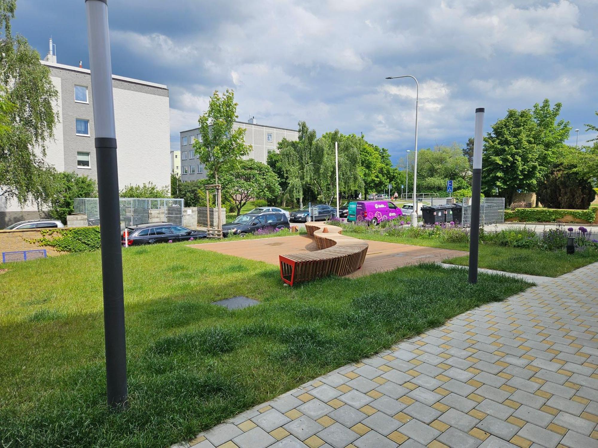 Live-inn Hotel-style 5 Apartments, 20 Mins To Centre, Gym, Reception, Free Parking, Lift, Roof Terrace & Game Praha